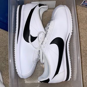 Nike Cortez size 8 black and white